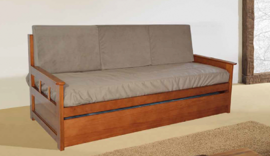 Canapé lit basic. Un couchage en positon gigogne. Ce couchage peut être séparé du principal ou accolé pour faire un grand lit.